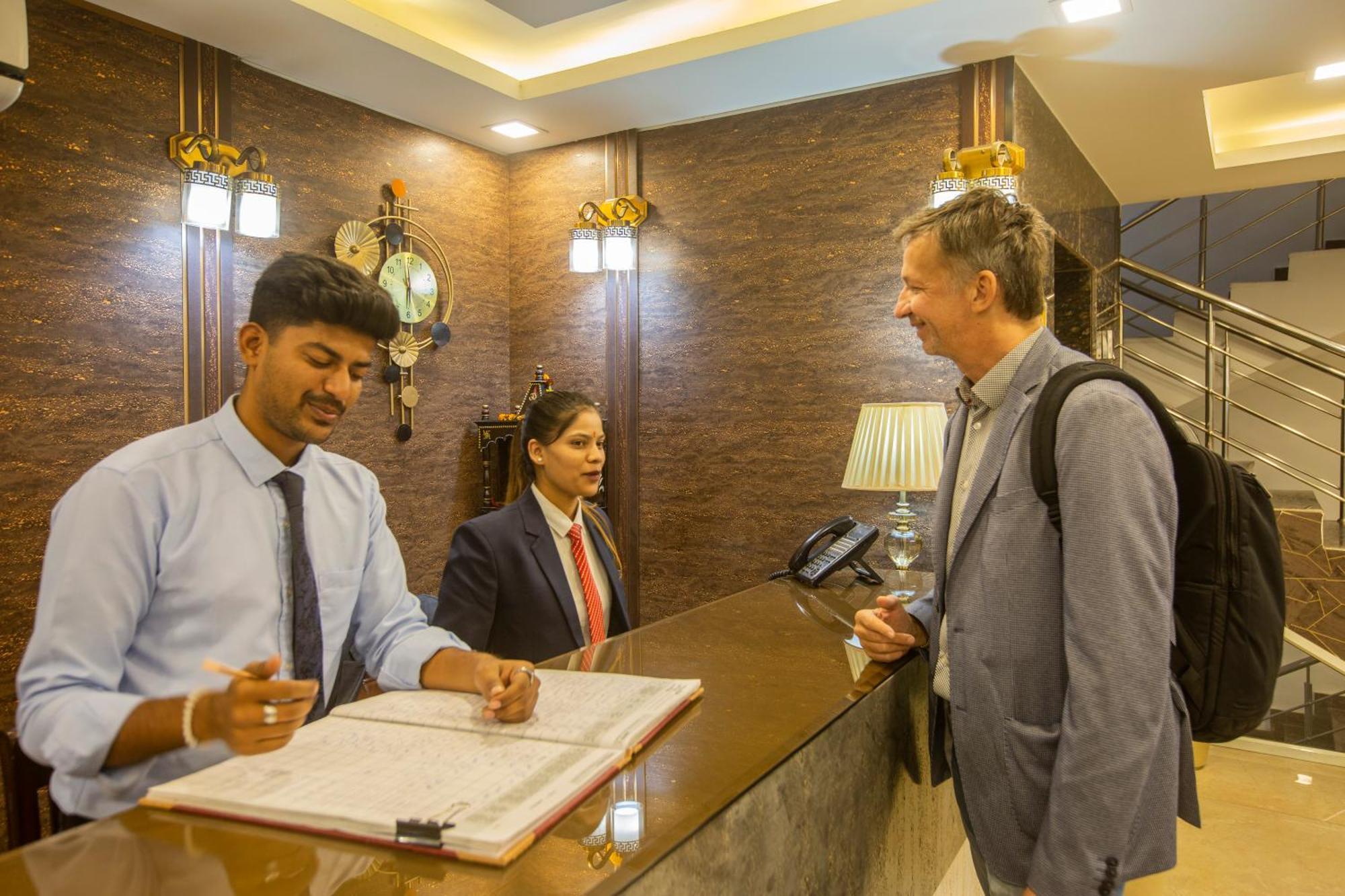 Hotel Prithvi-Raj Near Delhi Airport Yeni Delhi Dış mekan fotoğraf