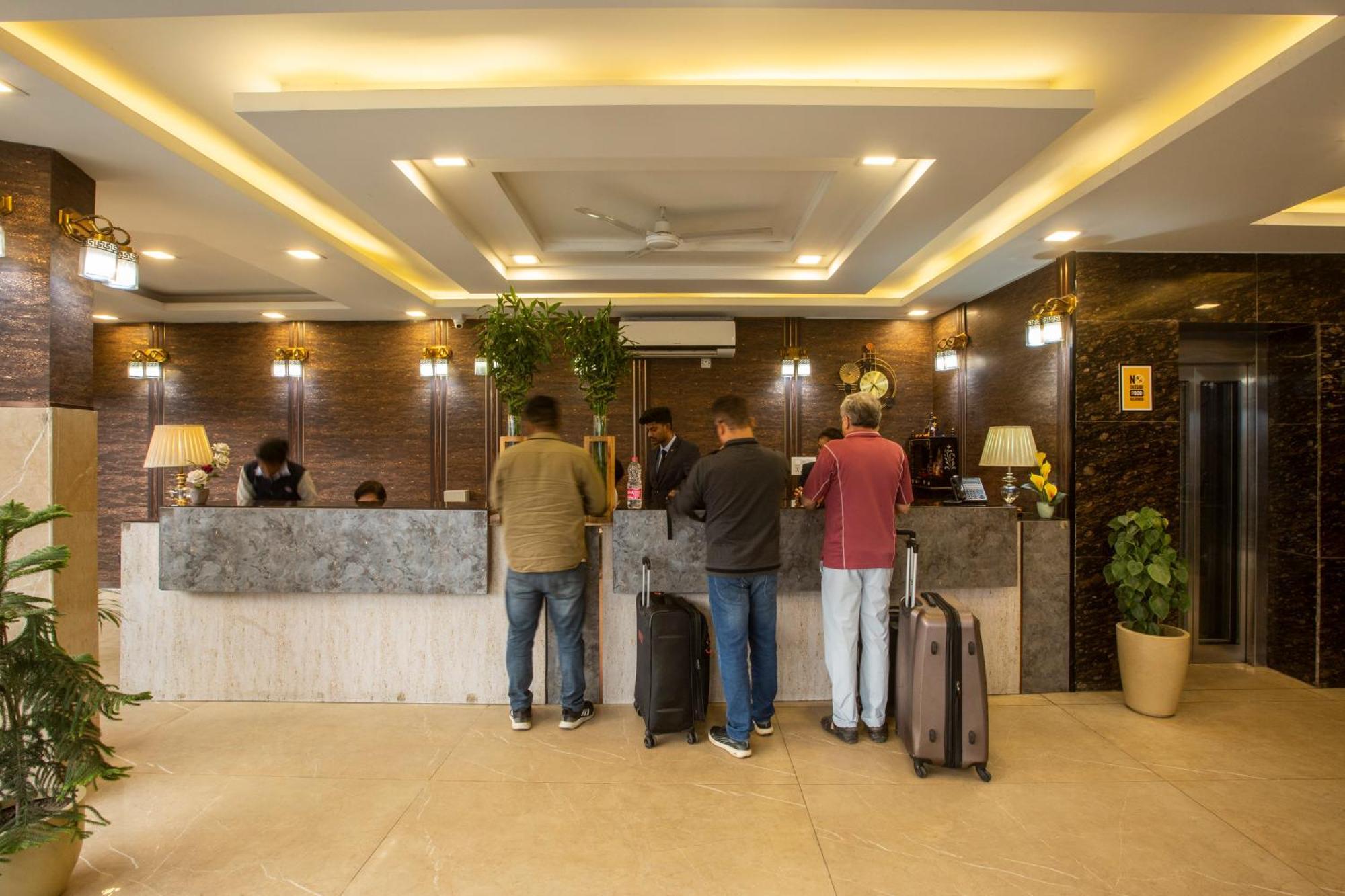Hotel Prithvi-Raj Near Delhi Airport Yeni Delhi Dış mekan fotoğraf