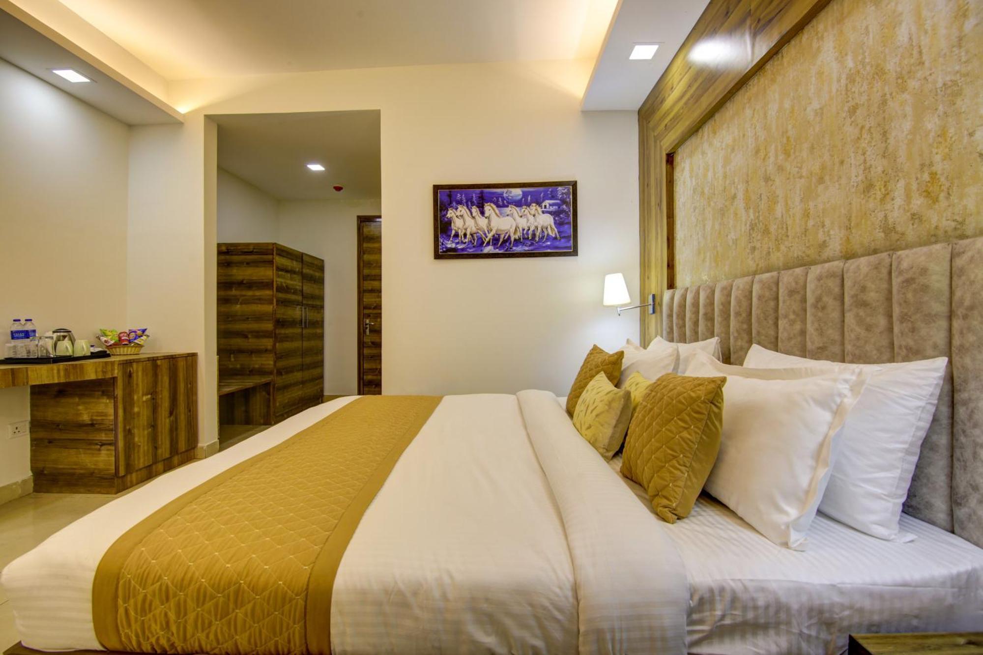 Hotel Prithvi-Raj Near Delhi Airport Yeni Delhi Dış mekan fotoğraf
